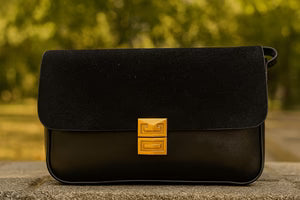 حقيبة يد كروسبودي ذات تصميم منظم